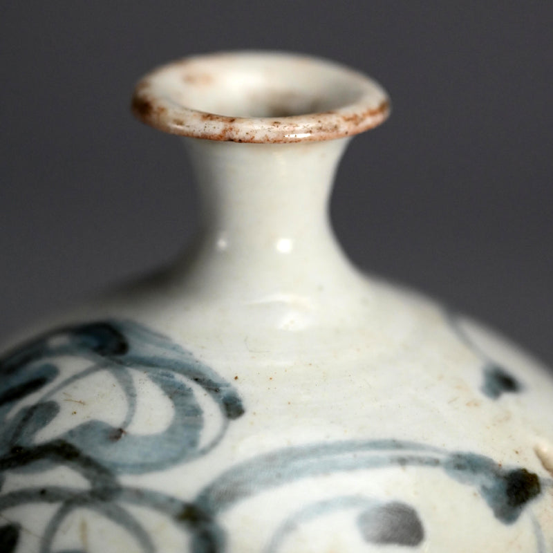 A large Ko-Imari Abura Tsubo Oil Jar Vase