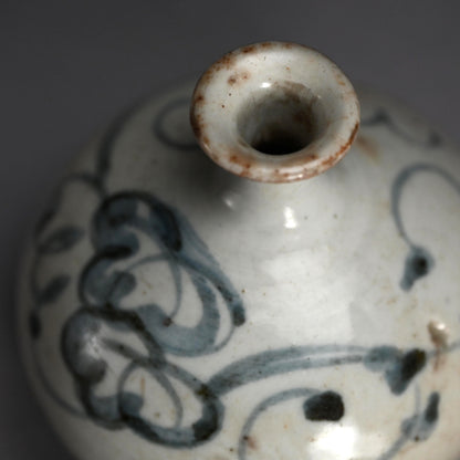 A large Ko-Imari Abura Tsubo Oil Jar Vase