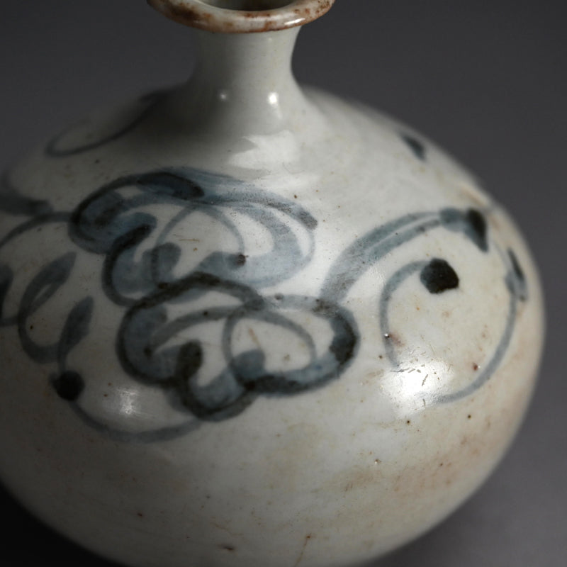 A large Ko-Imari Abura Tsubo Oil Jar Vase