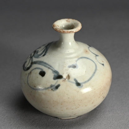 A large Ko-Imari Abura Tsubo Oil Jar Vase