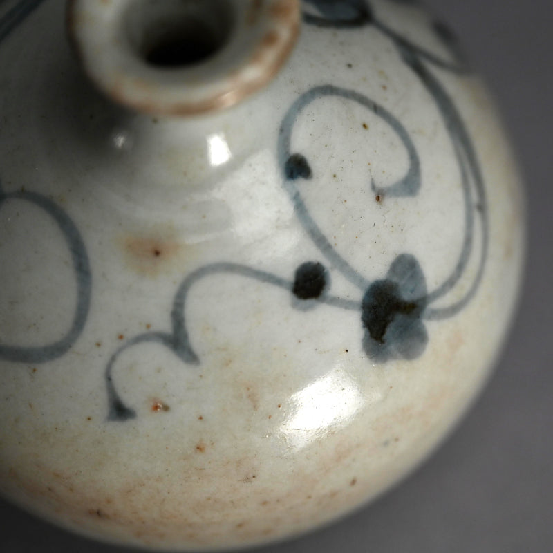 A large Ko-Imari Abura Tsubo Oil Jar Vase