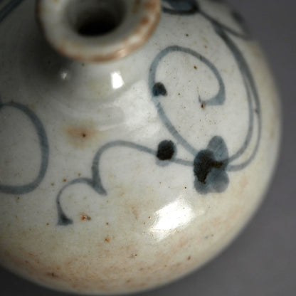 A large Ko-Imari Abura Tsubo Oil Jar Vase