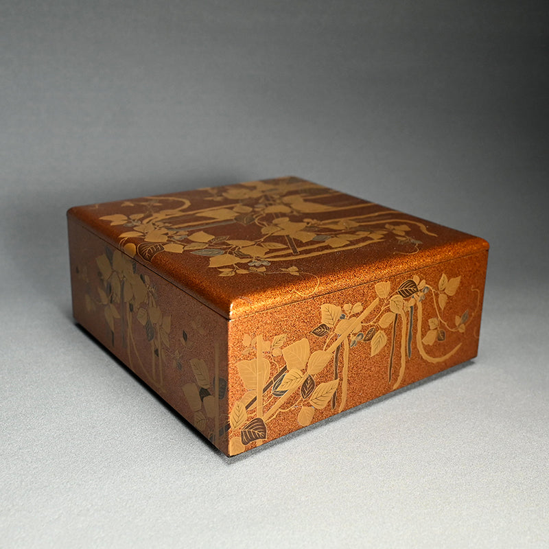 Amazing Edo p. Multi-tiered Stacking Lacquer Box Set