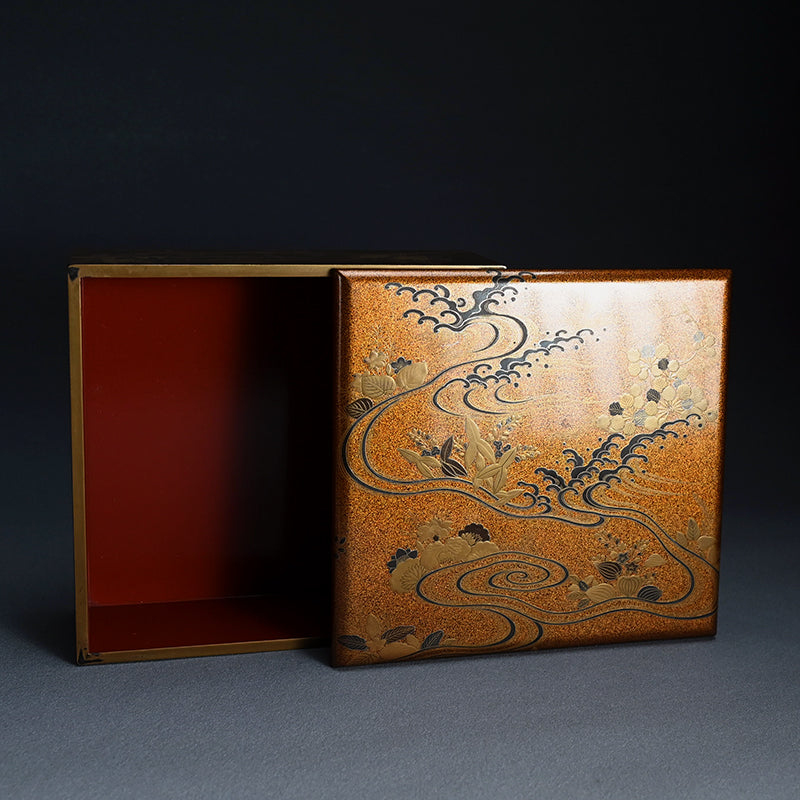Amazing Edo p. Multi-tiered Stacking Lacquer Box Set