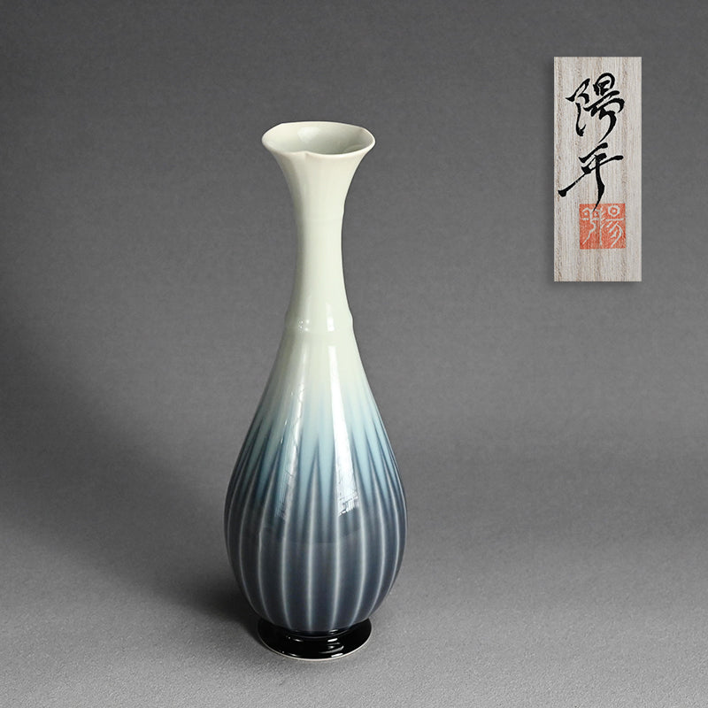 Tsurukubi Porcelain Flower Vase ー永草 陽平 “流彩磁花入”