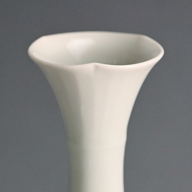 Tsurukubi Porcelain Flower Vase ー永草 陽平 “流彩磁花入”