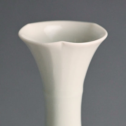 Tsurukubi Porcelain Flower Vase ー永草 陽平 “流彩磁花入”