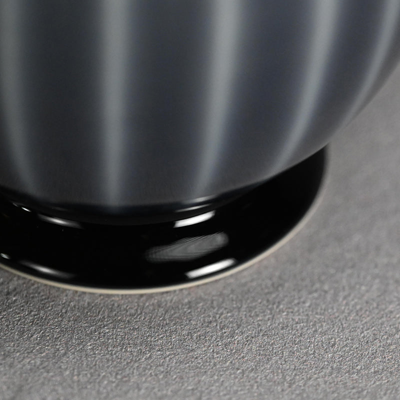 Tsurukubi Porcelain Flower Vase ー永草 陽平 “流彩磁花入”