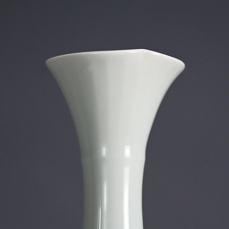Tsurukubi Porcelain Flower Vase ー永草 陽平 “流彩磁花入”