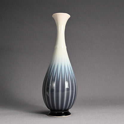 Tsurukubi Porcelain Flower Vase ー永草 陽平 “流彩磁花入”
