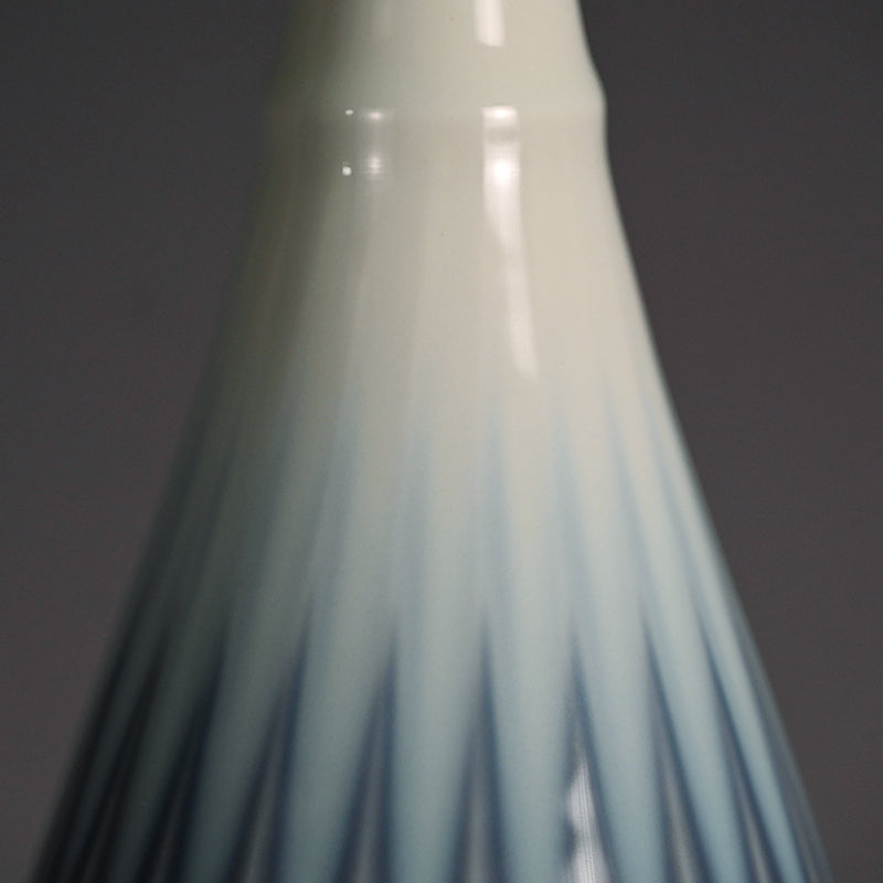 Tsurukubi Porcelain Flower Vase ー永草 陽平 “流彩磁花入”