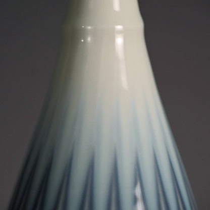 Tsurukubi Porcelain Flower Vase ー永草 陽平 “流彩磁花入”