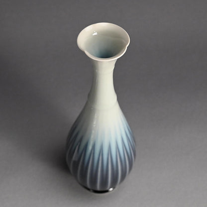 Tsurukubi Porcelain Flower Vase ー永草 陽平 “流彩磁花入”