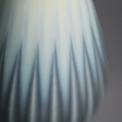 Tsurukubi Porcelain Flower Vase ー永草 陽平 “流彩磁花入”