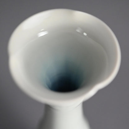 Tsurukubi Porcelain Flower Vase ー永草 陽平 “流彩磁花入”