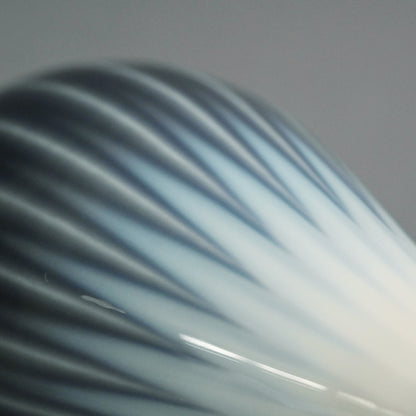 Tsurukubi Porcelain Flower Vase ー永草 陽平 “流彩磁花入”