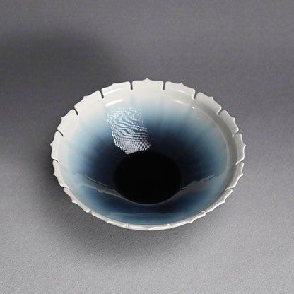 Exquisite Fluted Serving Bowl ー永草 陽平 “流彩磁鉢”