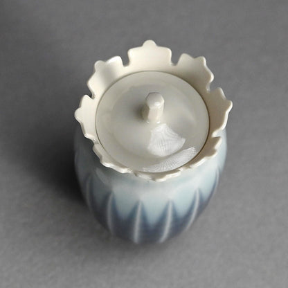 Small Lidded Porcelain Container ー永草 陽平 “流彩磁盒子”