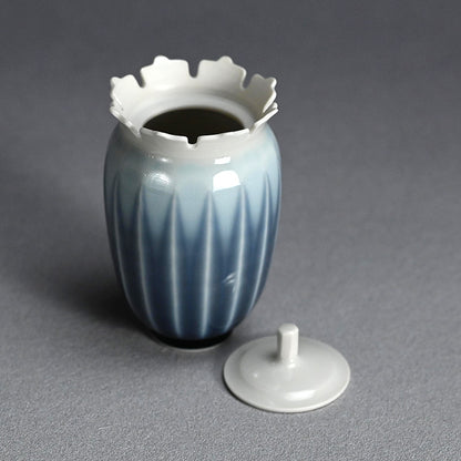 Small Lidded Porcelain Container ー永草 陽平 “流彩磁盒子”