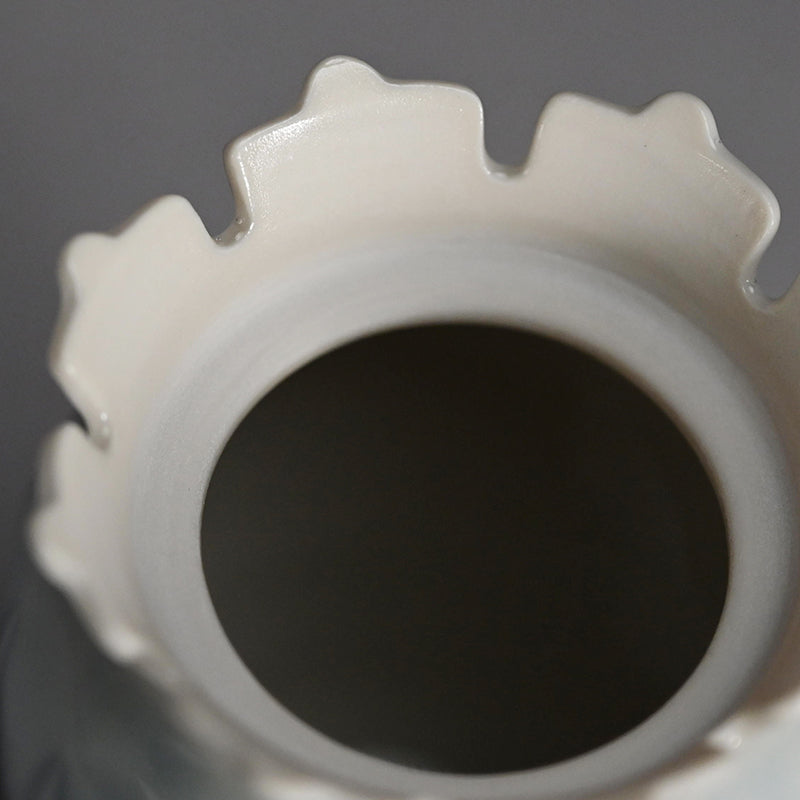 Small Lidded Porcelain Container ー永草 陽平 “流彩磁盒子”