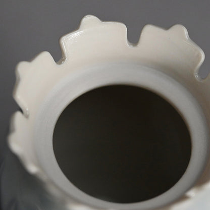 Small Lidded Porcelain Container ー永草 陽平 “流彩磁盒子”