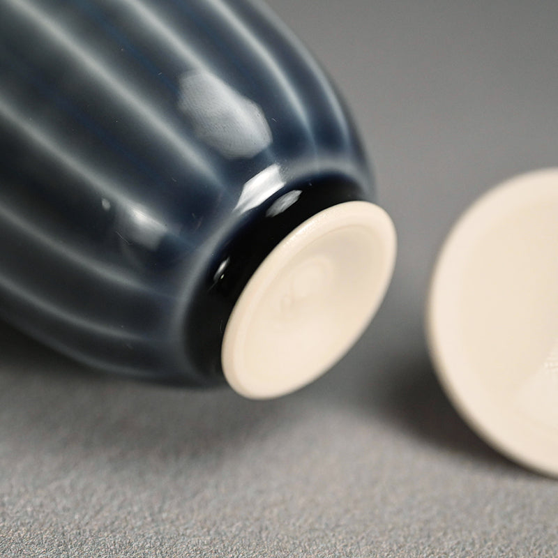 Small Lidded Porcelain Container ー永草 陽平 “流彩磁盒子”