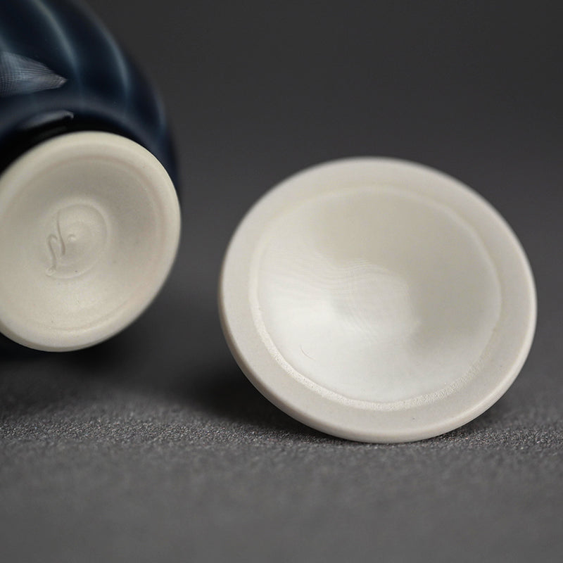 Small Lidded Porcelain Container ー永草 陽平 “流彩磁盒子”