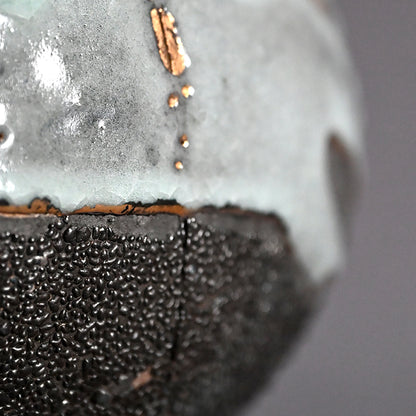 Torn Orb Vase Dripping with Gold ー市川 透 “花器 雅”