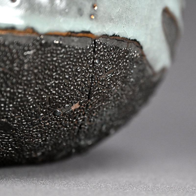 Torn Orb Vase Dripping with Gold ー市川 透 “花器 雅”