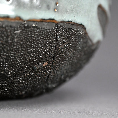 Torn Orb Vase Dripping with Gold ー市川 透 “花器 雅”