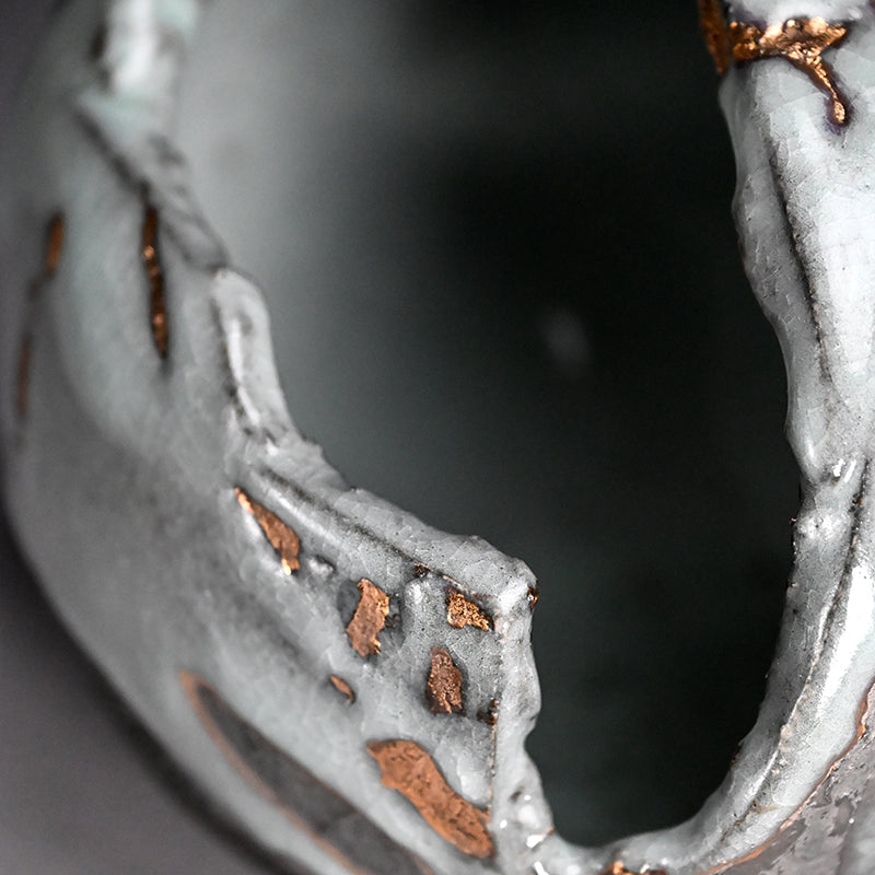 Torn Orb Vase Dripping with Gold ー市川 透 “花器 雅”