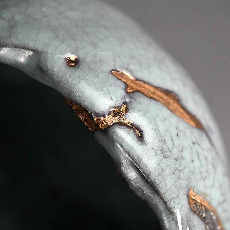 Torn Orb Vase Dripping with Gold ー市川 透 “花器 雅”