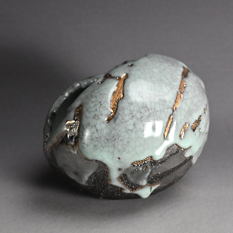 Torn Orb Vase Dripping with Gold ー市川 透 “花器 雅”