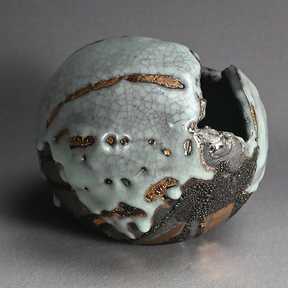 Torn Orb Vase Dripping with Gold ー市川 透 “花器 雅”
