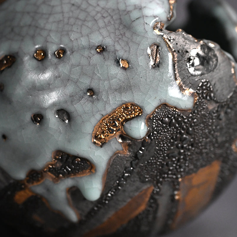 Torn Orb Vase Dripping with Gold ー市川 透 “花器 雅”