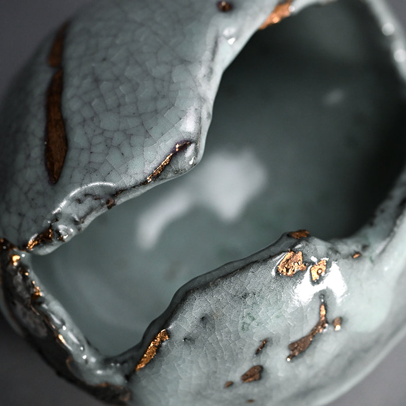 Torn Orb Vase Dripping with Gold ー市川 透 “花器 雅”