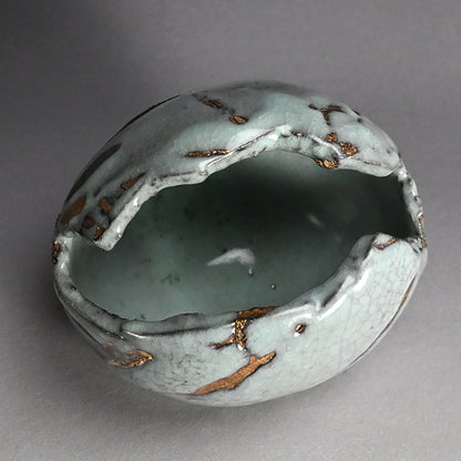 Torn Orb Vase Dripping with Gold ー市川 透 “花器 雅”
