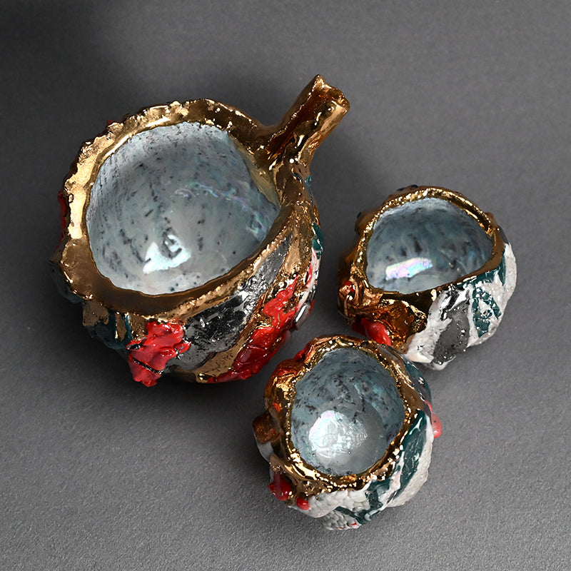 Outlandish Boxed Sake Set, 2 Guinomi & Katakuchi ー市川 透 “晴礼讃歌 酒器片口３点セット”
