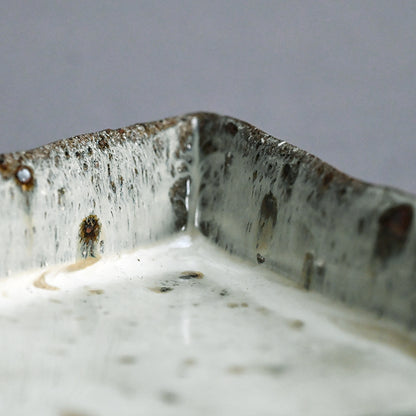 Chossen Karatsu Plate ー丸田 宗彦 “朝鮮唐津角皿”