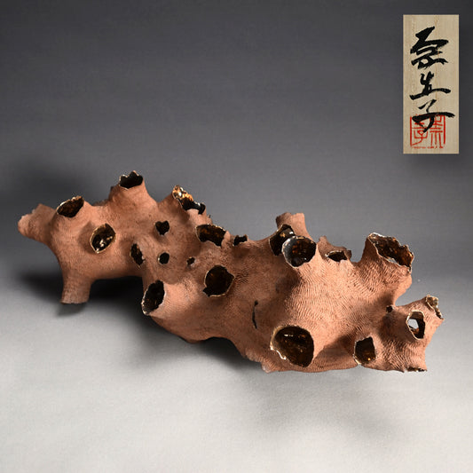 Young Female Artist Gold Glazed Ceramic Sculpture ー向井 奈生子 “土の皮Ⅳ”