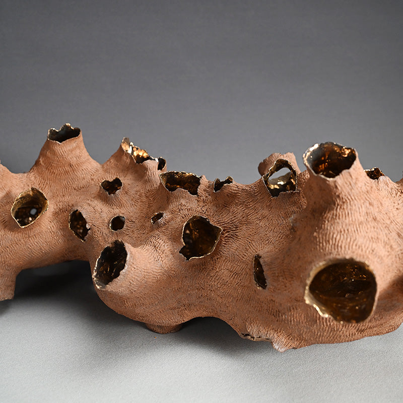 Young Female Artist Gold Glazed Ceramic Sculpture ー向井 奈生子 “土の皮Ⅳ”