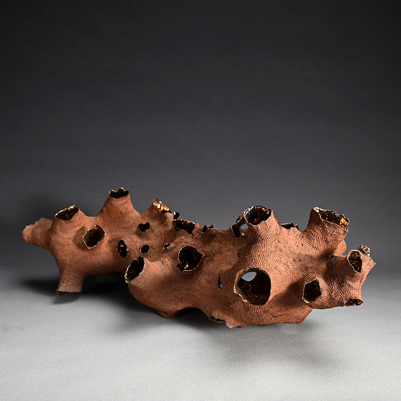 Young Female Artist Gold Glazed Ceramic Sculpture ー向井 奈生子 “土の皮Ⅳ”