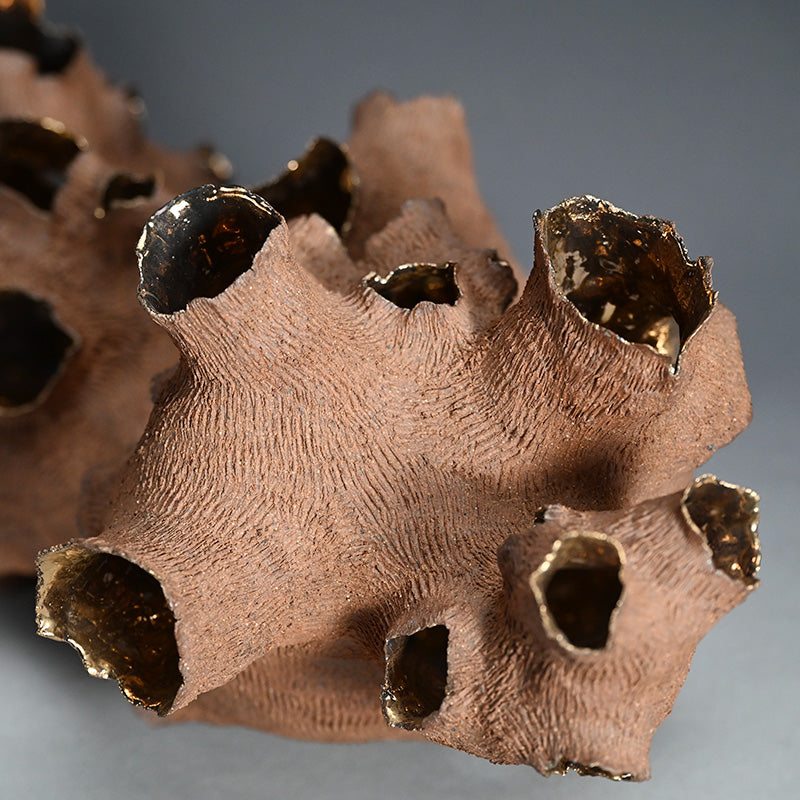 Young Female Artist Gold Glazed Ceramic Sculpture ー向井 奈生子 “土の皮Ⅳ”