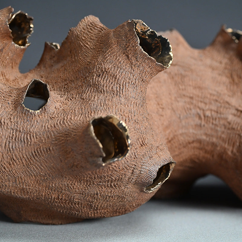 Young Female Artist Gold Glazed Ceramic Sculpture ー向井 奈生子 “土の皮Ⅳ”