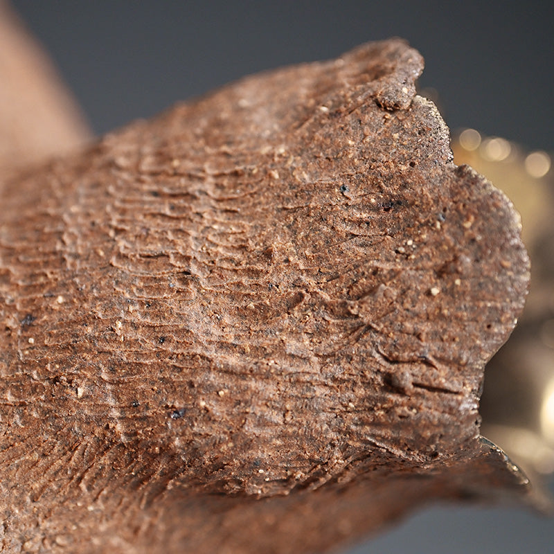 Young Female Artist Gold Glazed Ceramic Sculpture ー向井 奈生子 “土の皮Ⅳ”