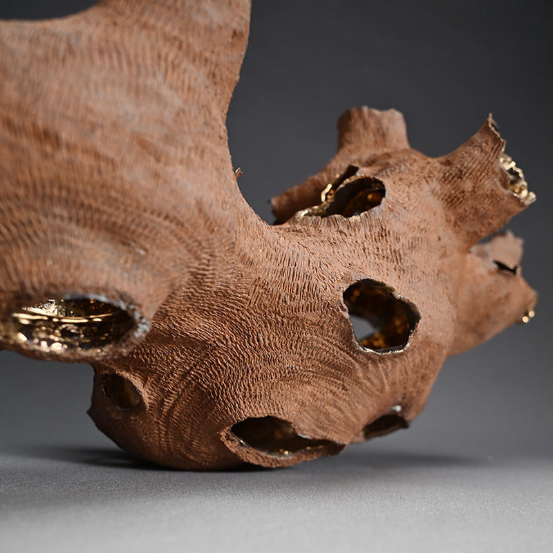 Young Female Artist Gold Glazed Ceramic Sculpture ー向井 奈生子 “土の皮Ⅳ”
