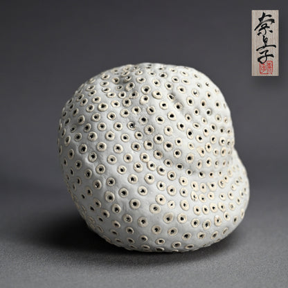 Object, White Hollow ー向井 奈生子 “白孔”