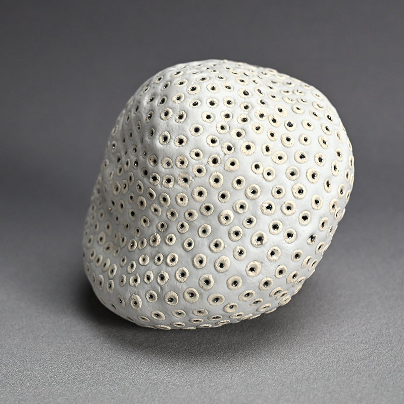 Object, White Hollow ー向井 奈生子 “白孔”