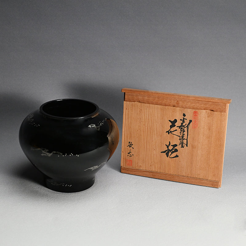 Kongo Ishime-nuri Black Lacquer Vase ー鳥羽 硬忍 