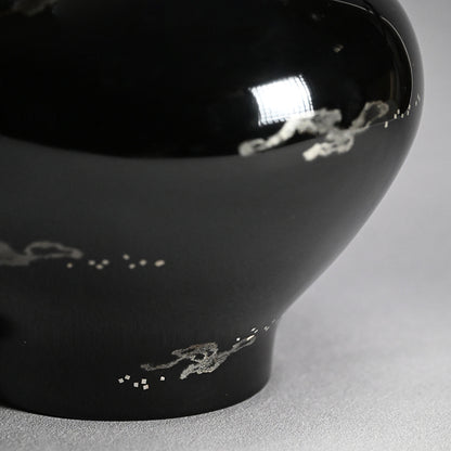 Kongo Ishime-nuri Black Lacquer Vase ー鳥羽 硬忍 "金剛乾漆塗 花瓶"